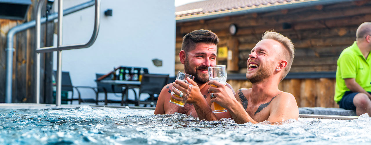 aussensprudelbecken-wellnesshotel-gut-riedelsbach