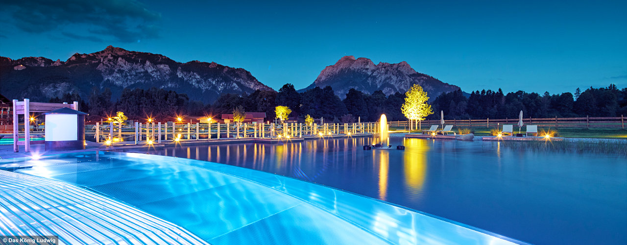 Ein Highlight vieler Wellnesshotels sind großzügige Indoor- und Outdoor-Pools mit beeindruckenden Panoramablicken